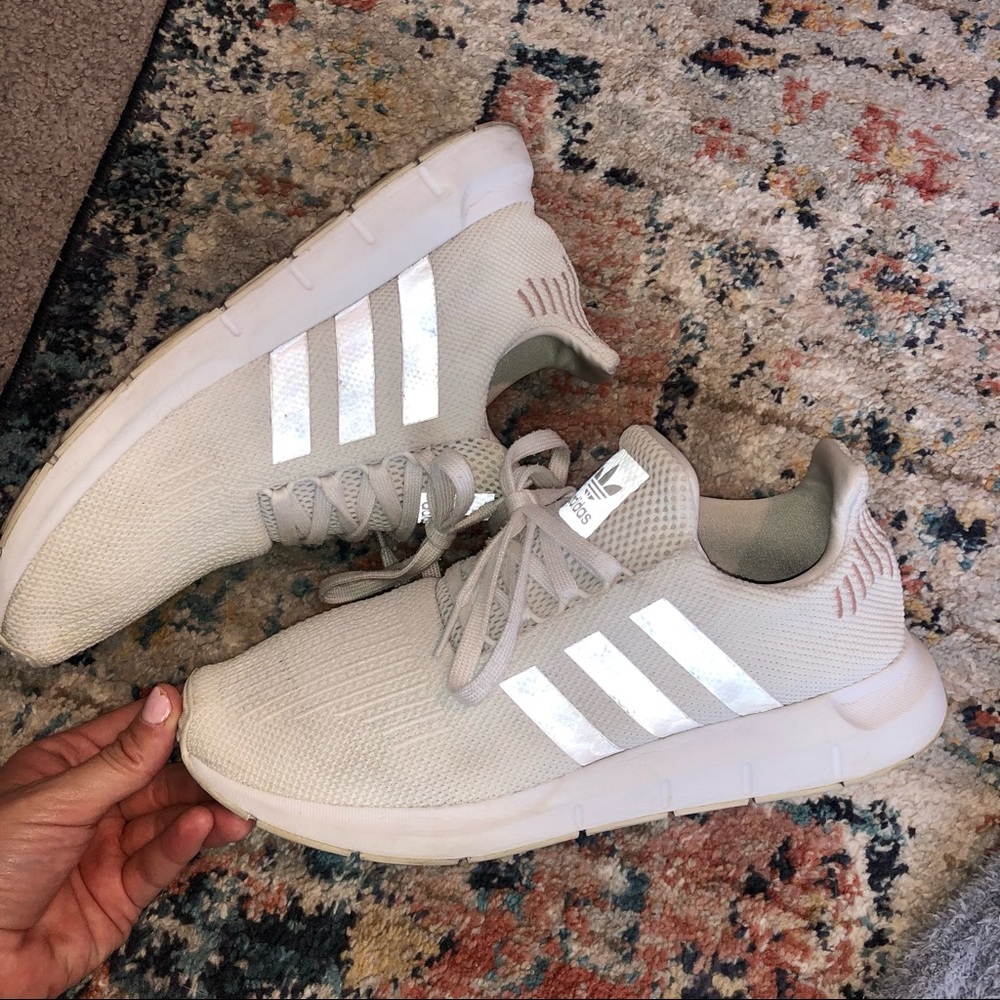 Preowned women’s adidas run swift